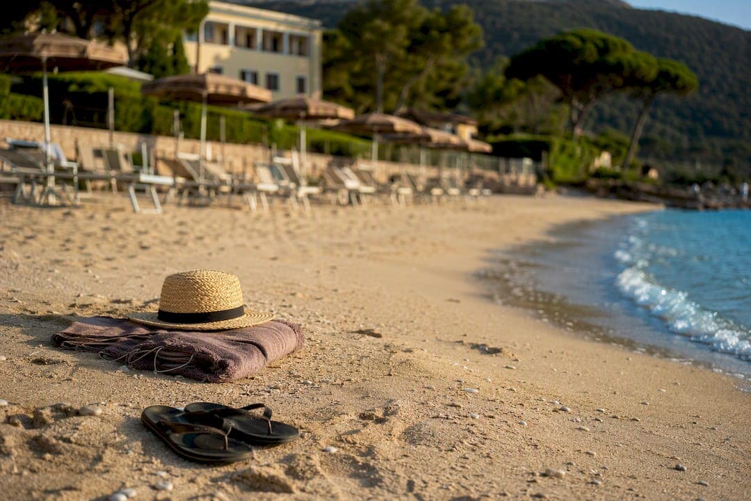 82% dei casi: prenota diretto in hotel, spiaggia inclusa a Procchio