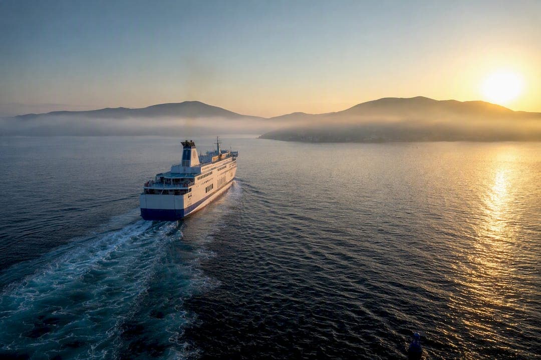 Check in anticipato in Italia: quando funziona, costi e caso Procchio